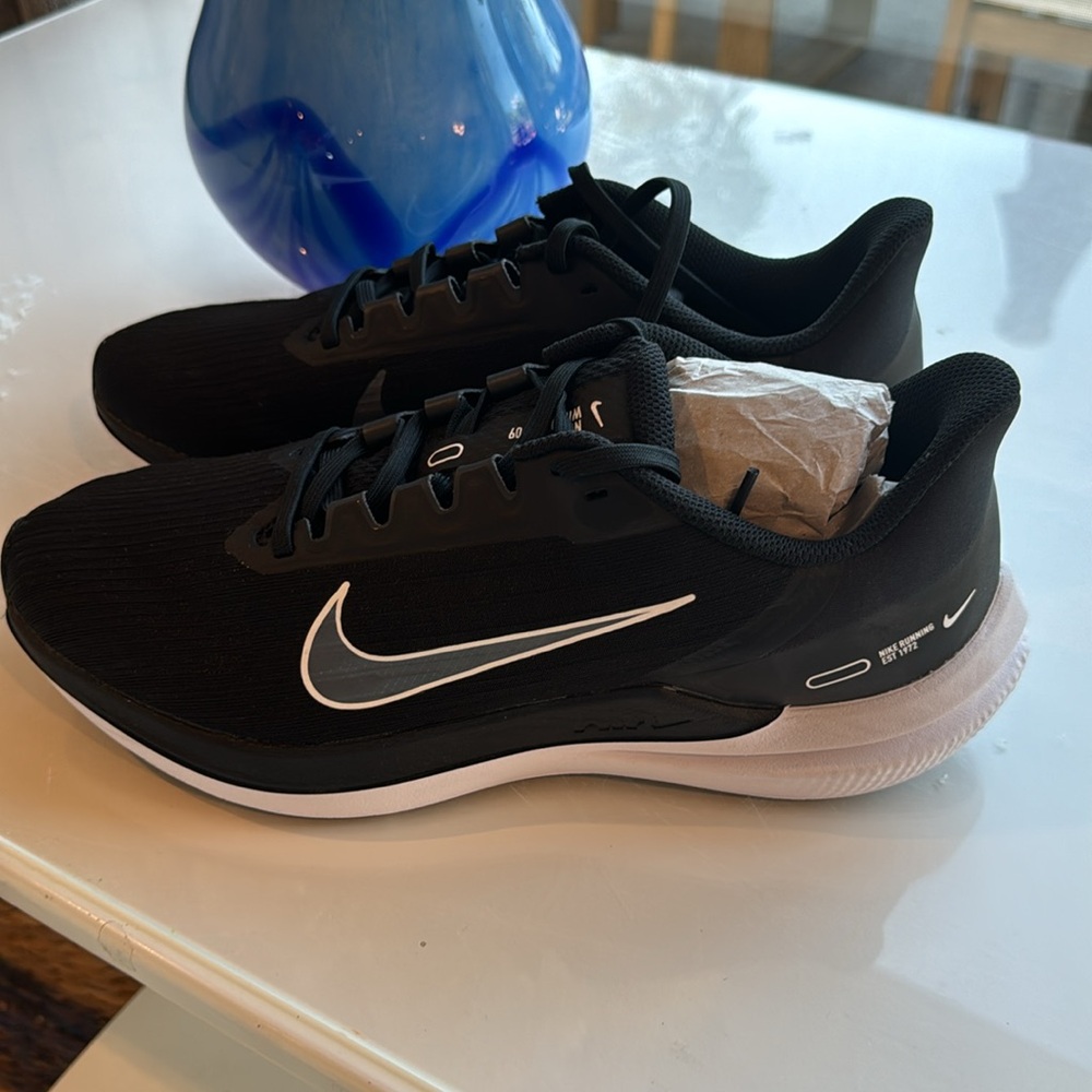 Black Nike Winflo Men’s 8.5 Never Worn in Original Box